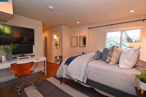 122 El Toyonal, Orinda CA  94563-2133 exterior