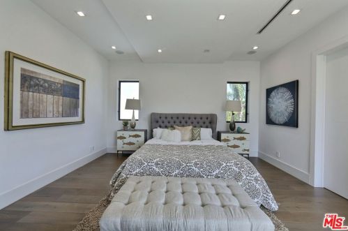 5128 Noble Ave, Van Nuys CA  91403-1376 exterior