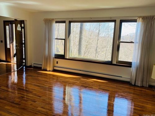 15 Baldwin Hills Rd, Millwood, NY 10546-1002