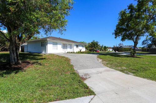 5140 20th Ct, Naples, FL 34116-6216