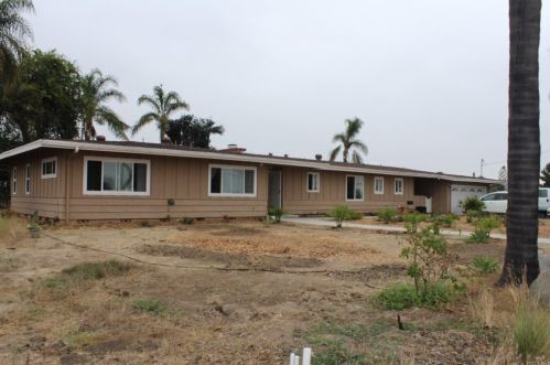 1505 Olive Ave, Vista, CA 92083-5548
