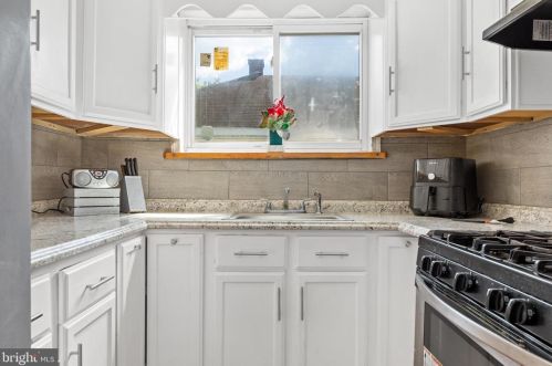 1735 Swedesboro Ave, West Deptford, NJ 08066-1518
