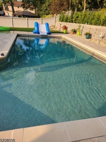 10 Overlook Ave, West Paterson NJ  07424-1917 exterior