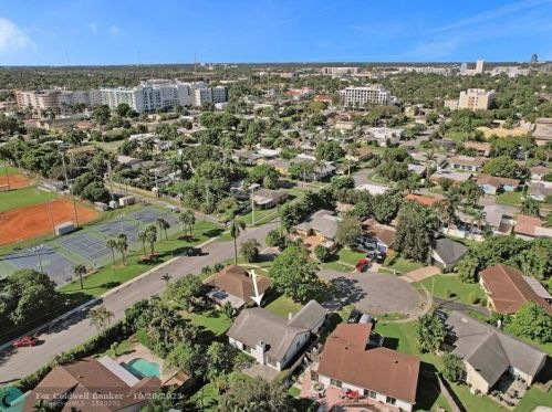 212 2nd Ct, Dania Beach FL  33004-4813 exterior