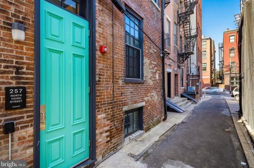257 3rd St, Philadelphia PA  19106-1209 exterior