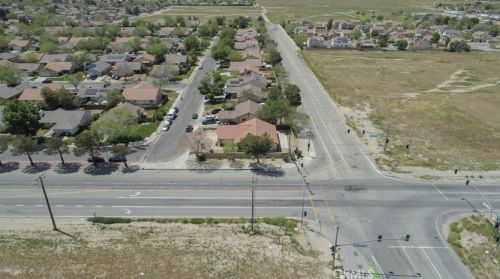 2869 La Vida Dr, Lancaster CA  93535-5873 exterior