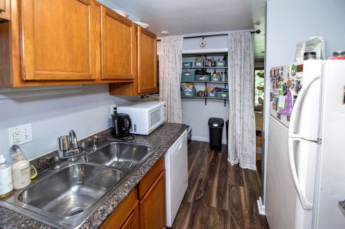 1651 Coachlight Dr, Waukesha, WI 53151-1478