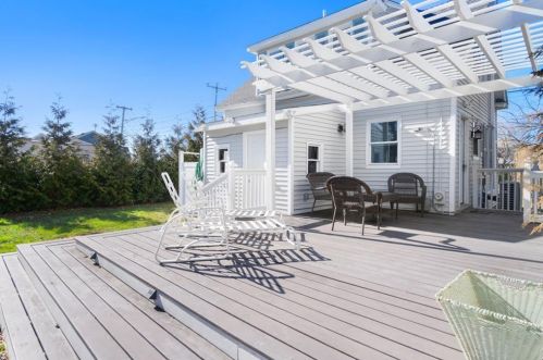 836 Point Judith Rd, South Kingstown RI  02882-5174 exterior