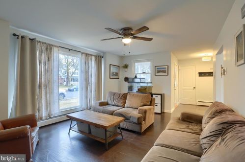 814 Sycamore Dr, Lansdale PA  19446-3128 exterior