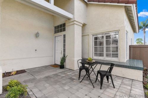 1691 Harbor Dr, Vista, CA 92081-8707