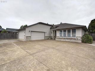 1567 Wright St, Mcminnville, OR 97128-5695