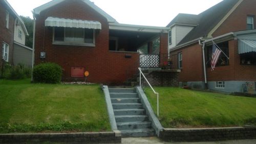 815 Indiana Ave, Glassport, PA 15045-1520