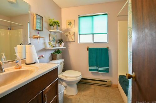 16 Edgehill Ave, Waterbury CT  06704-1825 exterior