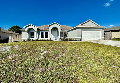 4466 Farmington St, Fort Pierce, FL 34953-6588