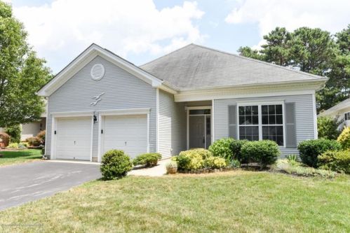 8 Brightwinds Ct, Lakewood, NJ 08701-7340
