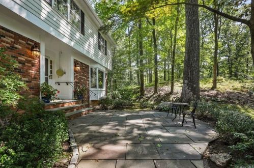 52 Deerfield Rd, Scotts Corners, NY 10576-1412