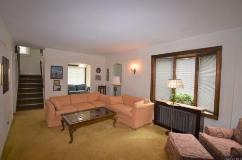 233 5th St, Mount Vernon, NY 10553-1705