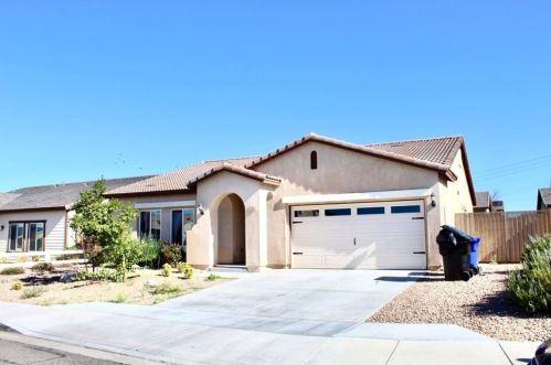 13385 Coolwater St, Victorville, CA 92392-8905