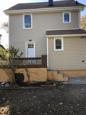 13731 Thurston St, Jamaica, NY 11413-2638