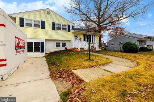 20 Cherry Ln, West Deptford, NJ 08096-6311