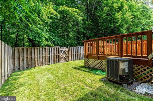 8064 Donegal Ln, Springfield VA  22153-2360 exterior