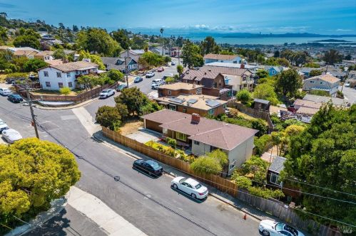 6356 Kensington Ave, Richmond, CA 94805-1653