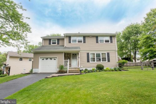 210 Parkway Cir, Fairless Hills, PA 19030-3216