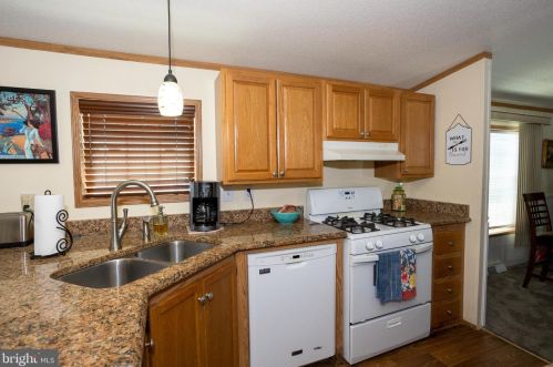 266 Tony Cir, West Deptford NJ  08051-1948 exterior