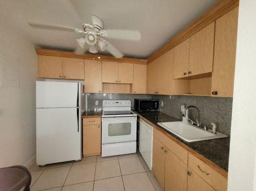 679 Saxony O, Delray Beach, FL 33446-1047