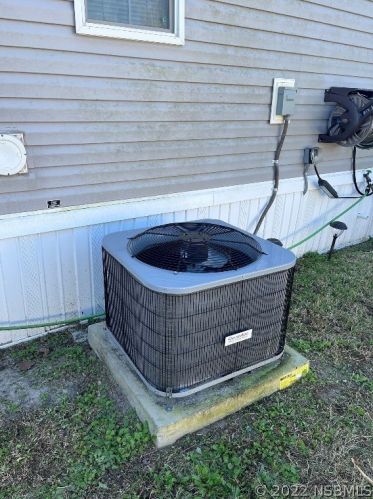 5266 Pineland Ave, Daytona Beach FL  32127-8218 exterior