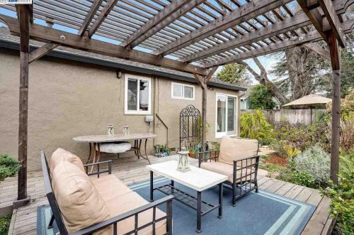 18446 Standish Ave, Hayward CA 94541-1322 exterior