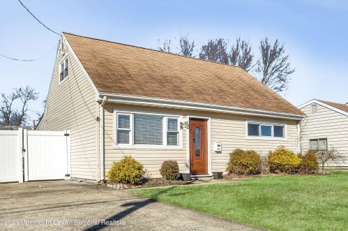 1654 Union Ave, Hazlet, NJ 07730-2458