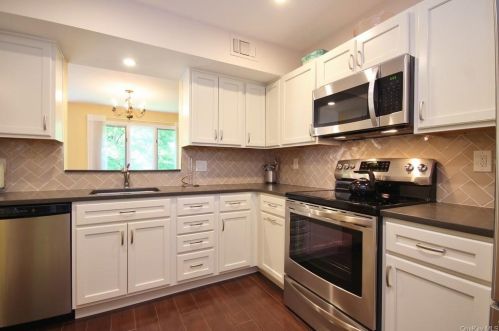 701 Eagle Bay Dr, Crotonville NY  10562-2372 exterior