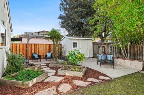 584 Bryan Ave, Sunnyvale CA  94086-6422 exterior