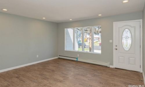 31 Kennedy Dr, South Setauket, NY 11720-3019