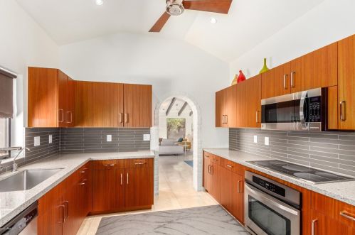 6825 18th St, Phoenix AZ  85042-5706 exterior