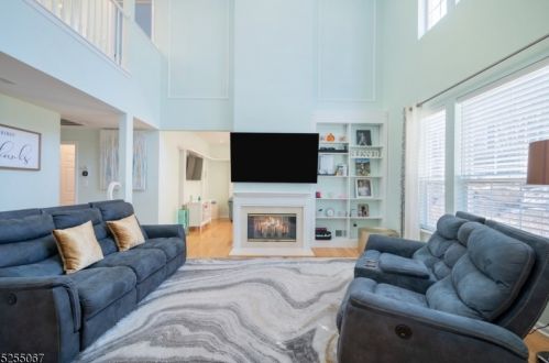 4 Evergreen Way, Mount Arlington NJ  07856-1377 exterior