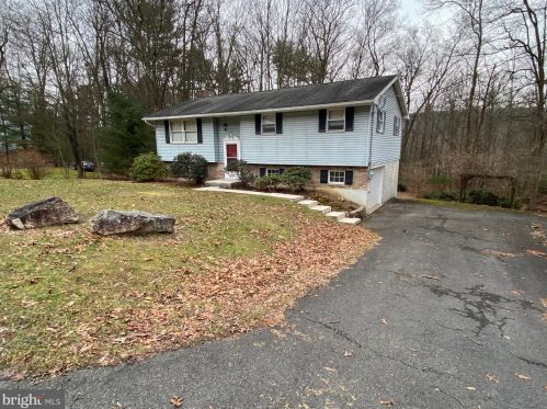 49 Hillside Rd, Primrose, PA 17901-8891