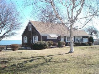 422 Riverdale Dr, Stratford, CT 06615-7698
