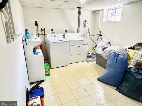 1 Courtney Ln, Downingtown PA  19372-1071 exterior