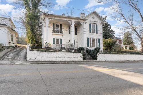329 Pine St, Mount Airy, NC 27030-3858