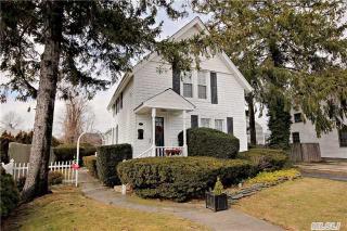 114 Union Ave, Islip Manor, NY 11751-4315