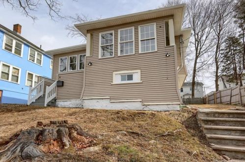 58 Concord St, Waterbury, CT 06710-1429