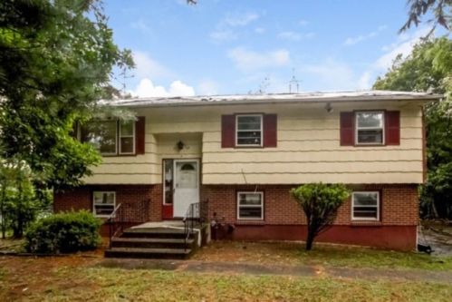 4 Cinder Rd, Garnerville, NY 10923-1114