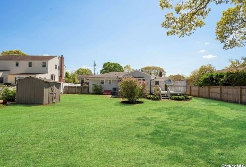 50 Arbour St, West Islip NY  11795-1015 exterior