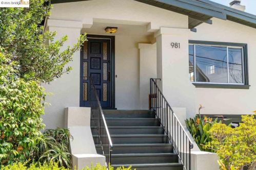 981 60th St, Oakland, CA 94608-2301