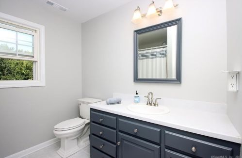 193 Lenore Dr, Huntington CT 06484-1837 exterior