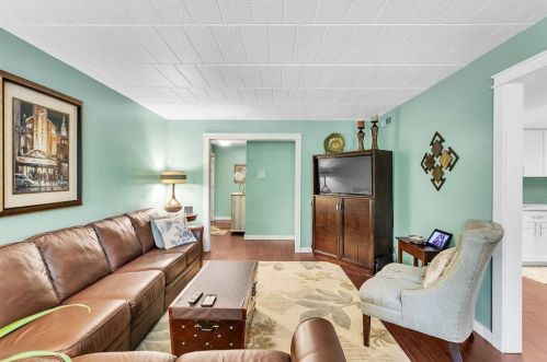 701 Camelot Dr, Pittsburgh PA  15237-4979 exterior