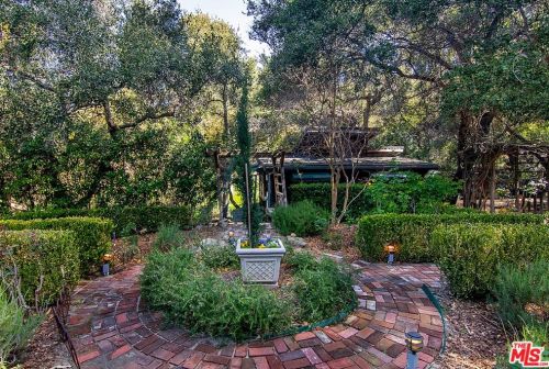 21658 Encina Rd, Topanga CA  90290-3524 exterior