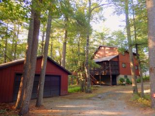 100 Eastwood Cir, Hawley, PA 18428-7730
